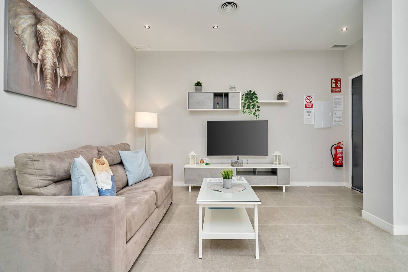 Appartement entier, Appartement '1 chambre Orión' avec piscine partagée, Wi-Fi et climatisation in Torre del Mar, Costa del Sol