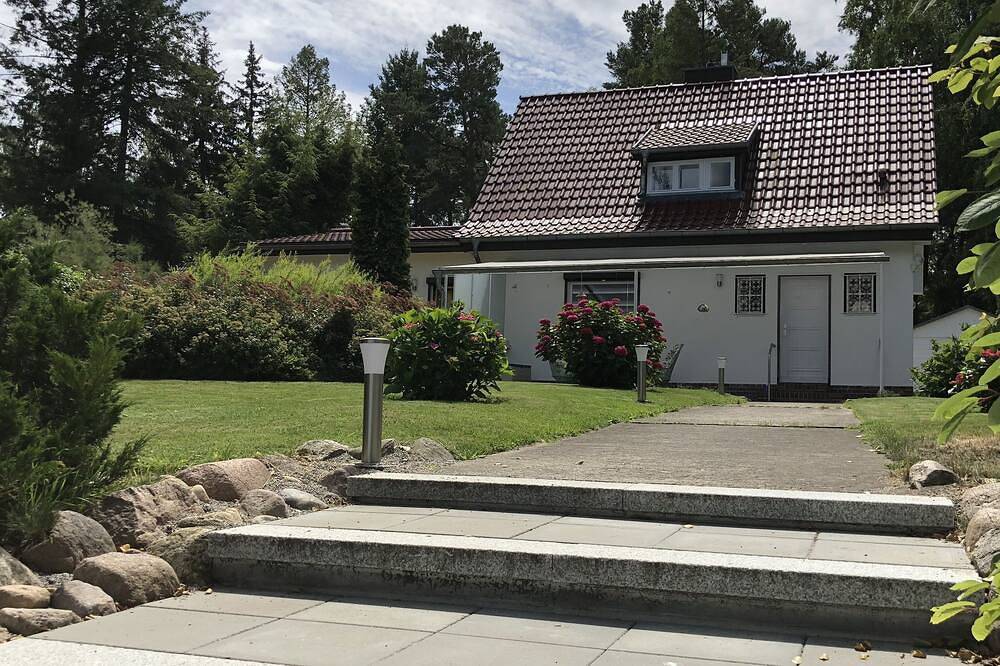 Villa Seeidyll -  Freistehendes Ferienhaus direkt am See mit Sauna in Prieros, Heidesee