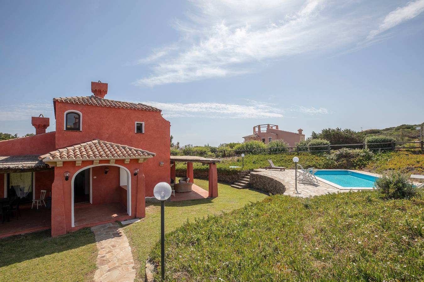 Villa mediterranea "Maddalena" con ampio giardino in Punta De Su Turrione, Stintino