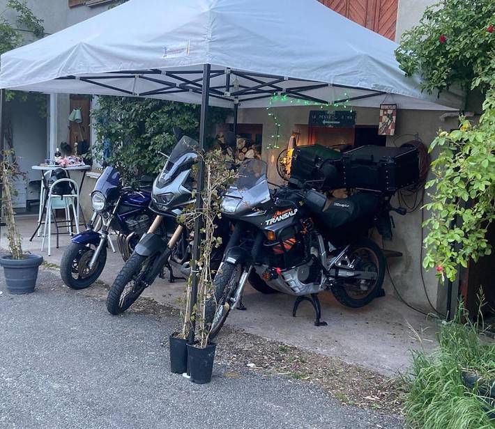 Camping pour 2 personnes, avec Terrasse ainsi que Jardin et Vue dans le Jura - 2