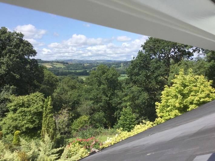 B&b for 3 people, with view and garden in South-Wales