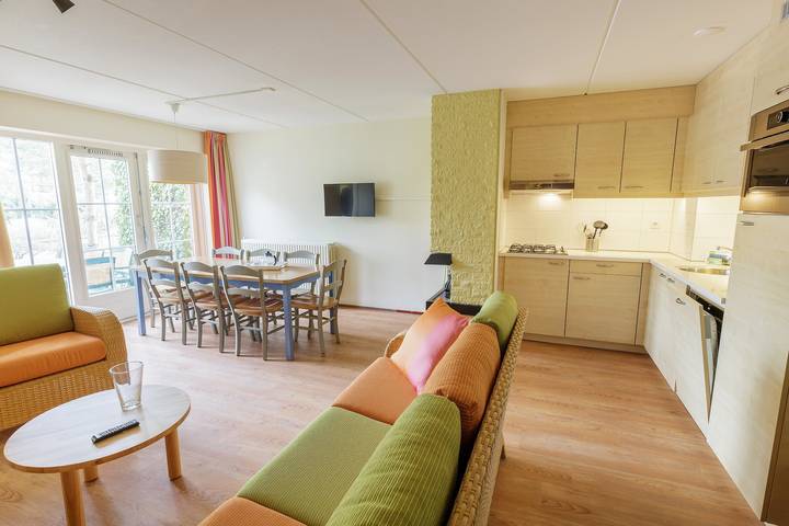 Ferienhaus für 8 Personen, mit Terrasse und Pool