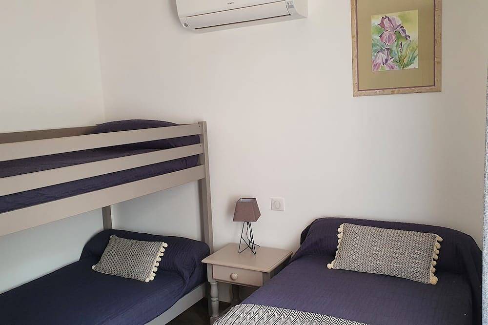 Entire apartment, Quiet village, panoramic view, Scandola reserve, warm river Le Fango in Galéria, Parc naturel régional de Corse