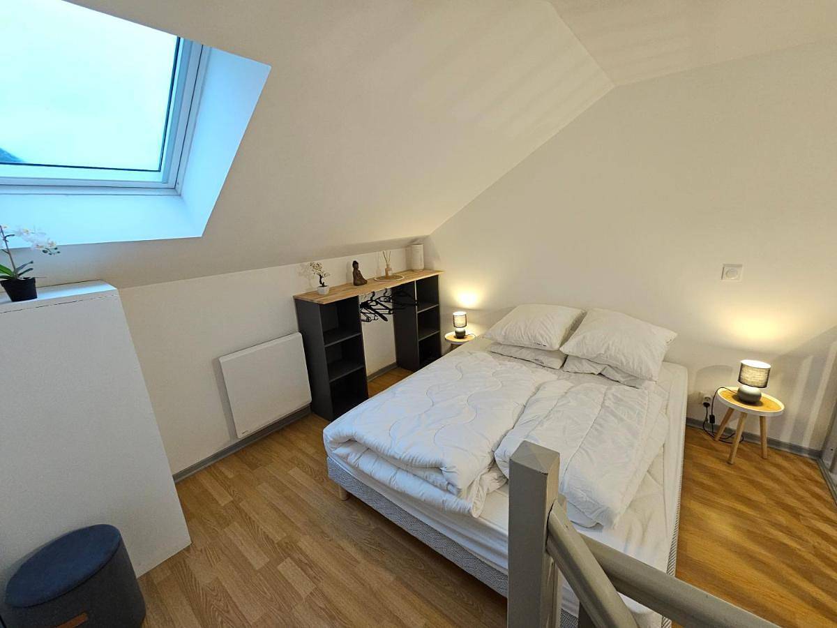 Appartement entier, One-Bedroom Apartment in Vert-Saint-Denis, Seine-et-Marne