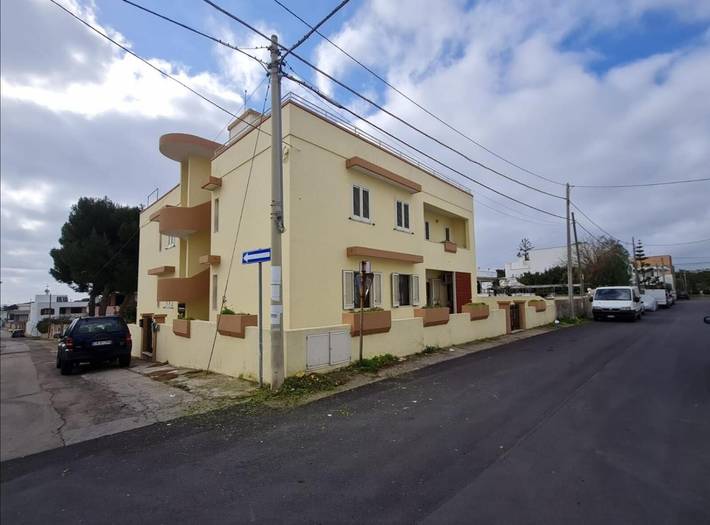 Apartamento entero, Apartamento 'Amata Villa Vacanza' con jardín privado, Wi-Fi y aire acondicionado in Leuca, Castrignano del Capo