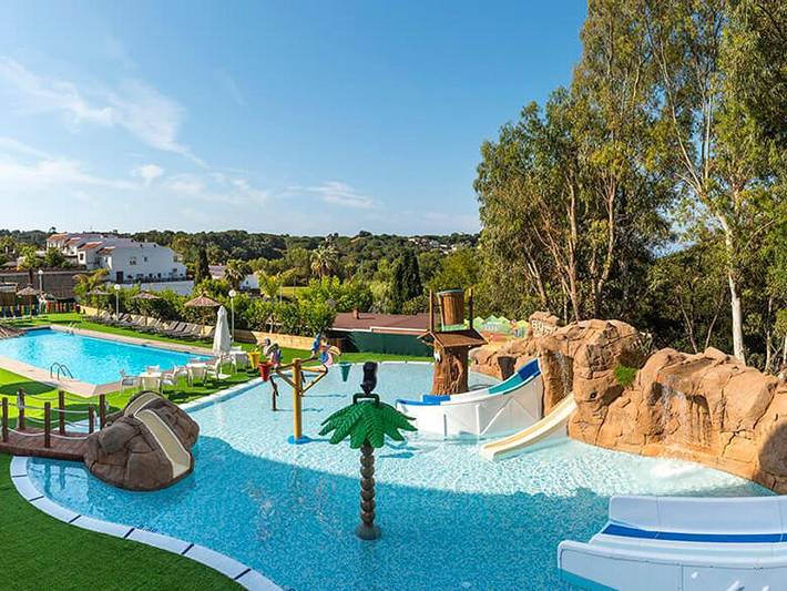 Bungalow para 4 personas, con Piscina para niños en Lloret de Mar