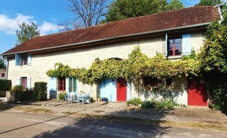 Gîte pour 7 personnes, avec vue et jardin, animaux acceptés dans Mailley-et-Chazelot