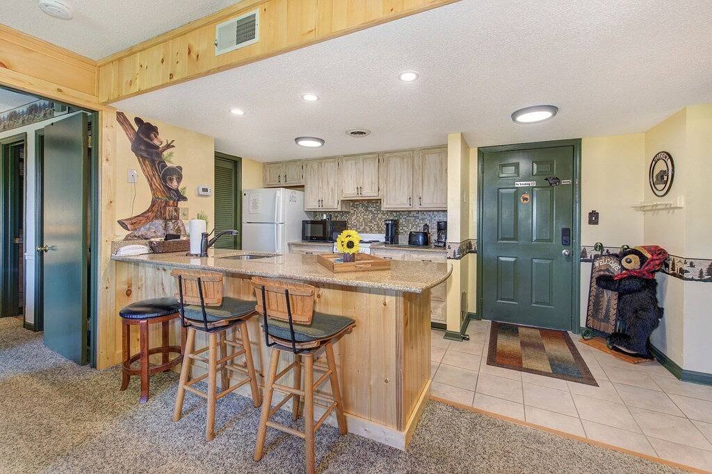 Ganze Wohnung, Baby Bear Tracks: Schöne Mtn Views! Whirlpools, Sauna, 50-Zoll-Fernseher, 1. Etage in Gatlinburg, Sevier County