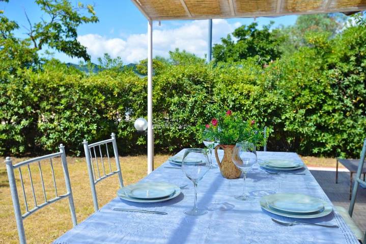 Ferienhaus für 5 Personen, mit Terrasse und Garten in Nora