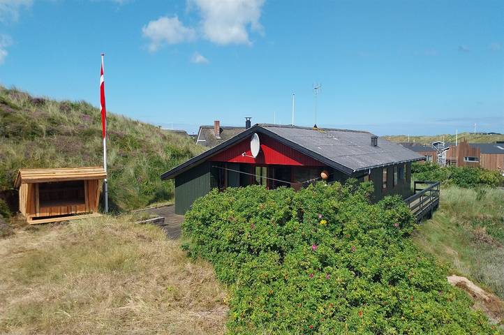 Ferieudlejning for 5 personer, med terrasse i Houvig