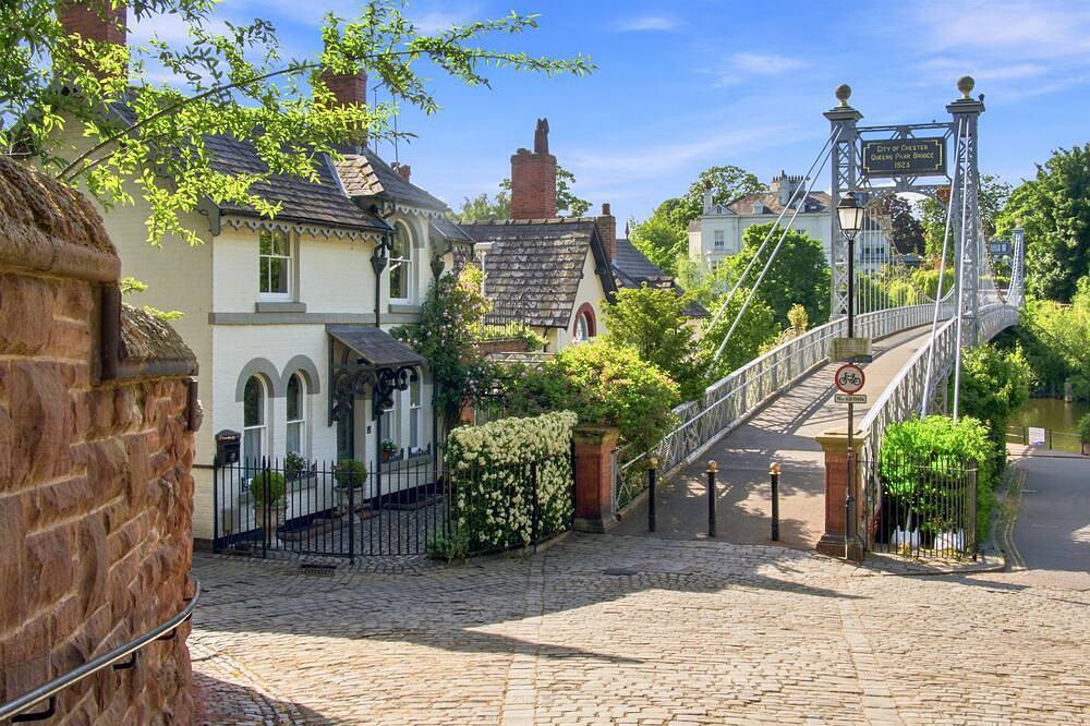 Hermosa casa de campo de época, excepcional ubicación junto al río en el corazón de Chester in Chester, Cheshire West and Chester