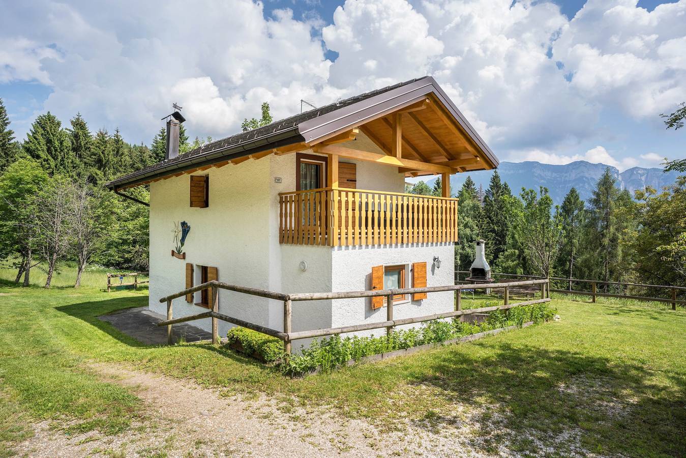 Chalet 'Baita Bocheto' with Balcony & Terrace in Levico Terme, Valsugana