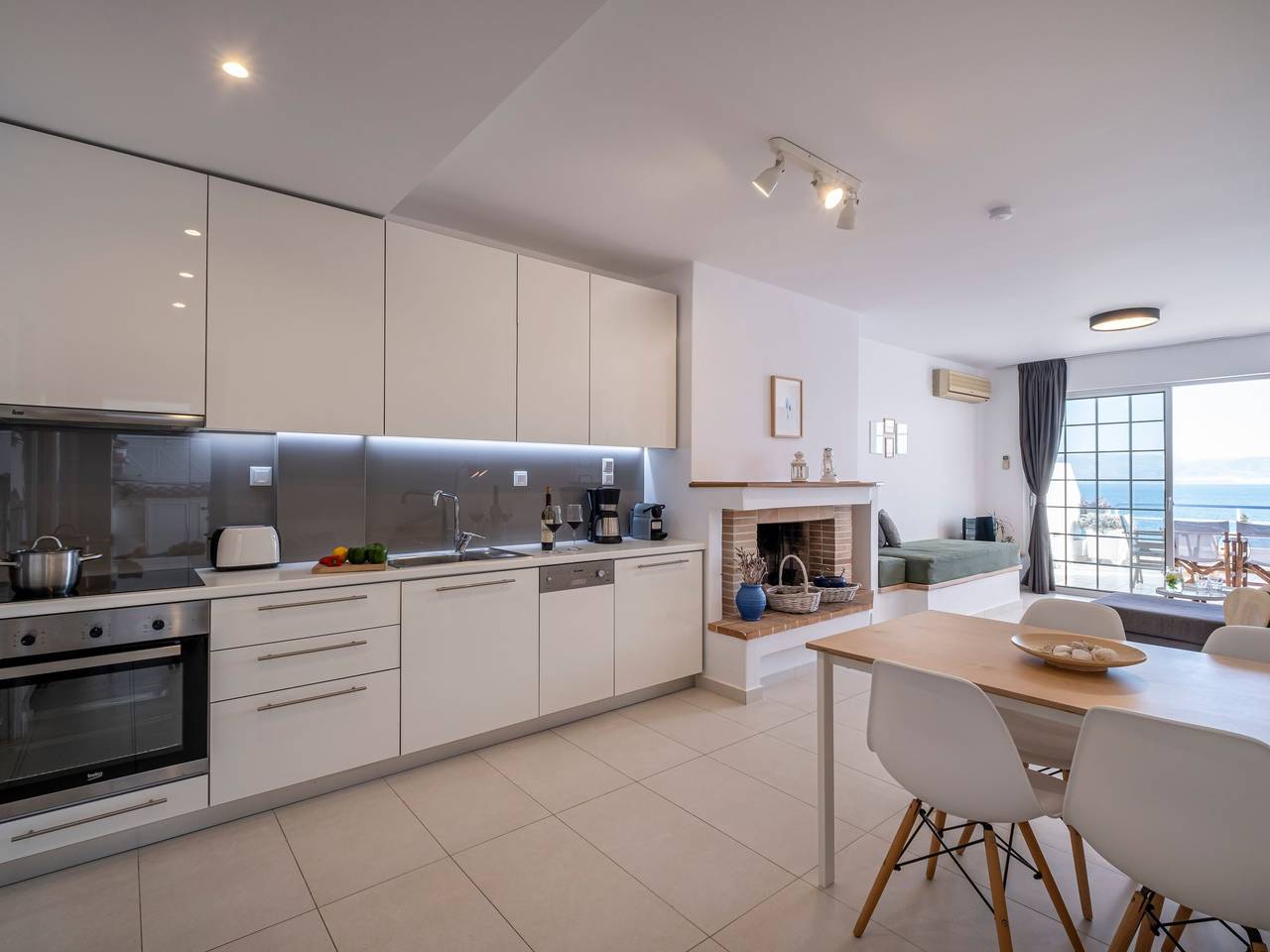 Ganze Wohnung, Luxuriöses Apartment mit einem Schlafzimmer direkt am Wasser, Meerblick in Xiropigado, Kynouria