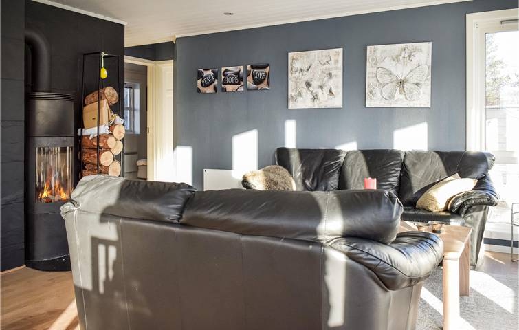 Ferienhaus für 8 Personen mit Terrasse in Fitjar