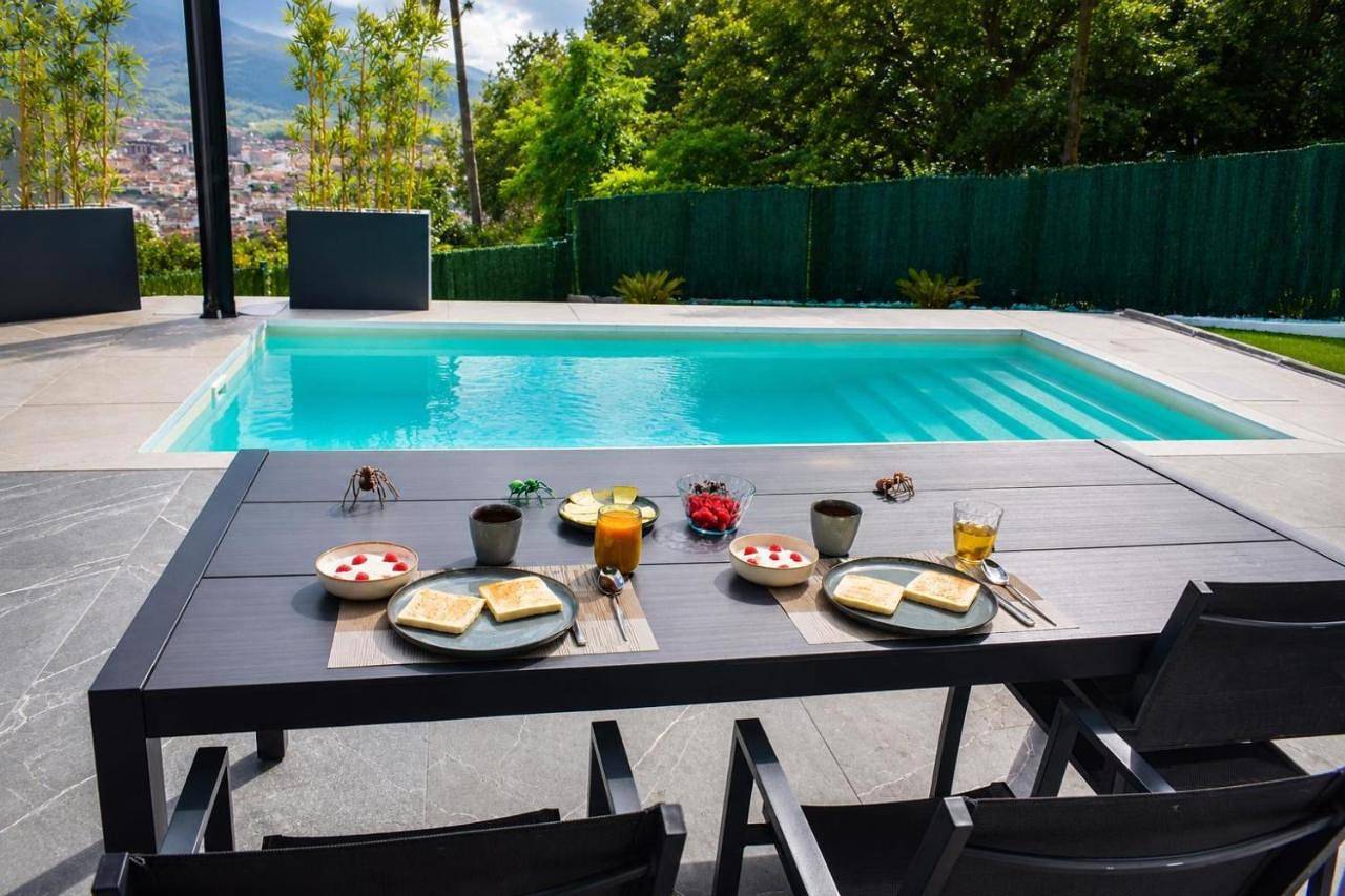Chalet con piscina climatizada y vistas a Bilbao in Bilbao, Vizcaya