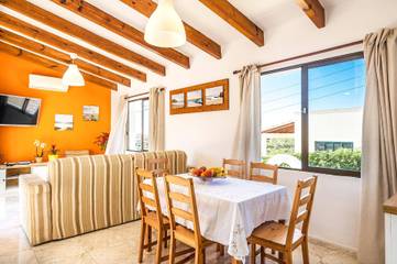 Villa in Alaior Gemeinde, Menorcas Küste für 4 