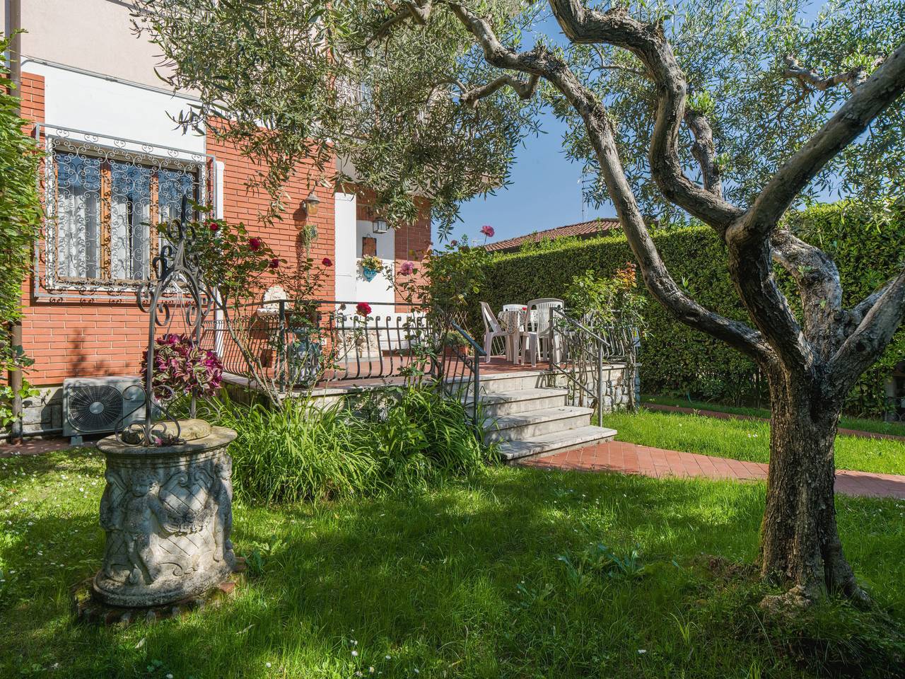Villino Viola in Marina di Pietrasanta, Pietrasanta