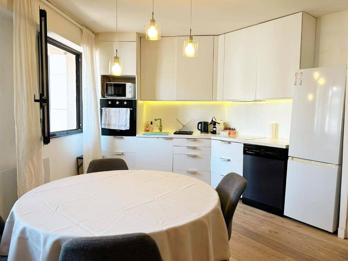 Appartement entier, Cœur Enghien,Gare 3mns,Lac et Casino 5mns,4Pers,Paris 15mns in Enghien-les-Bains, Val-d'Oise