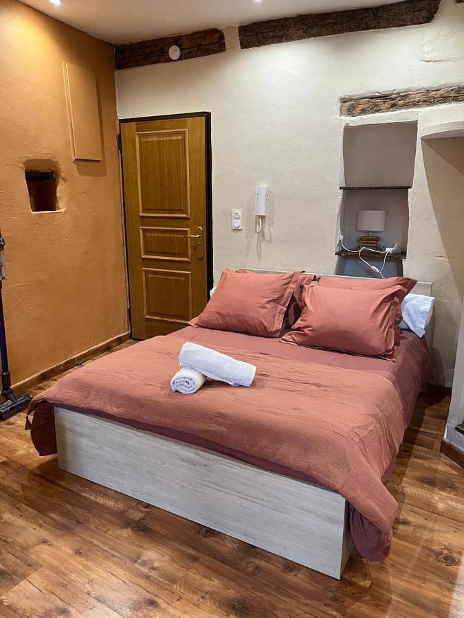 Gîte pour 4 personnes, avec Vue dans Office De Tourisme Du Pays Des Sorgues Et Des Monts De Vaucluse - 2