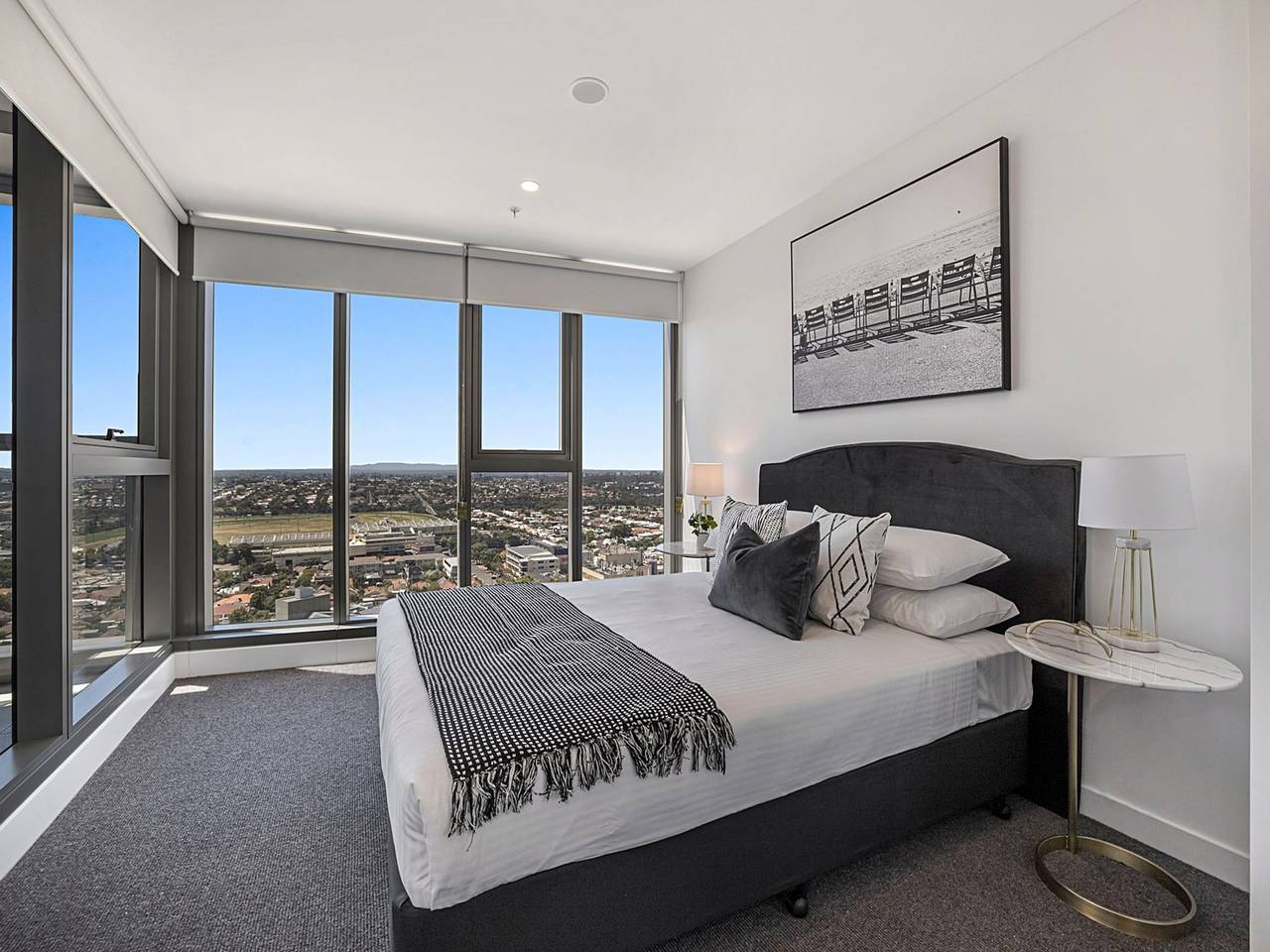 Entire apartment, Chic 1-Bed with Parking, Gym, Pool & City Views in Melbourne, Moonee Valley City