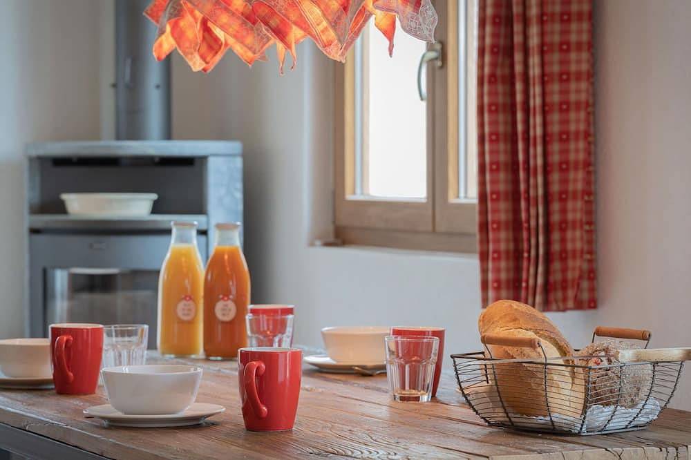 Atemberaubendes alleinstehendes Ferienhaus für 4 Leute mit  W-Lan, Tv, Terrasse und Parkplatz in Ovronnaz, Chamoson