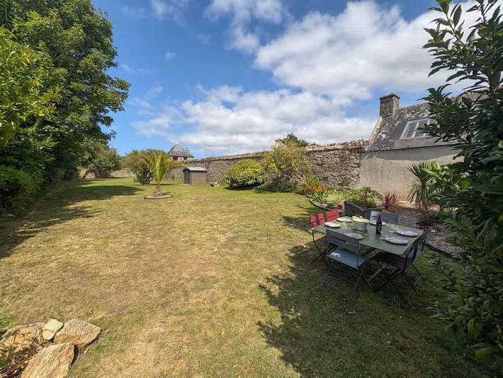 Casa de piedra costera renovada en Lanildut. in Lanildut, Región de Brest