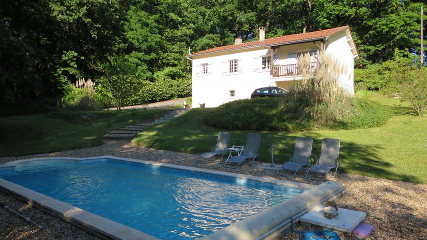 Gîte pour 6 personnes, avec piscine