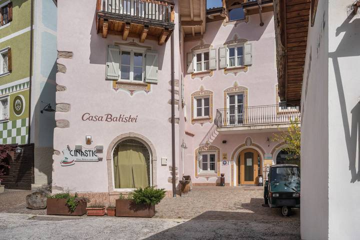 Ferienwohnung für 8 Personen, mit Balkon und Seeblick in Molveno