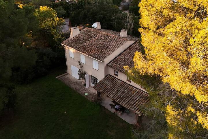 Location de vacances pour 10 personnes, avec jardin et terrasse dans Plage Du Pradeau