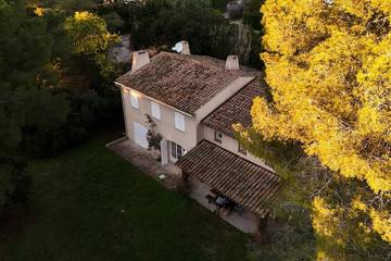 Location de vacances pour 10 personnes, avec jardin et terrasse dans Plage Du Pradeau