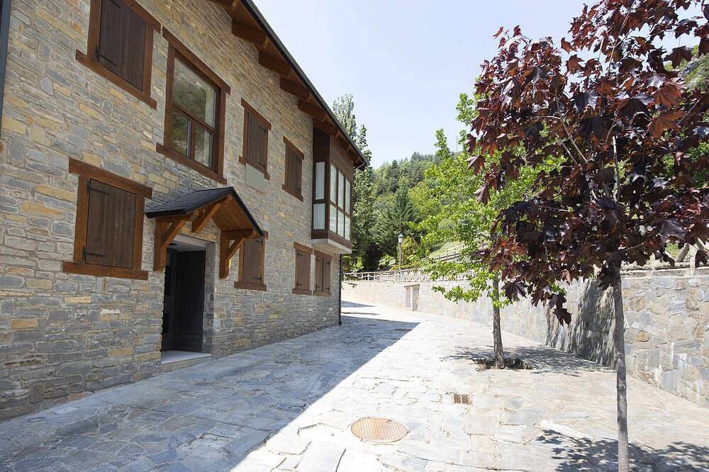 Entire apartment, Acentor Alpino by Bevalle in Panticosa (Ski), Panticosa