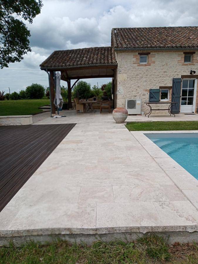 Chambre d’hôte pour 4 personnes, avec piscine ainsi que jardin et vue