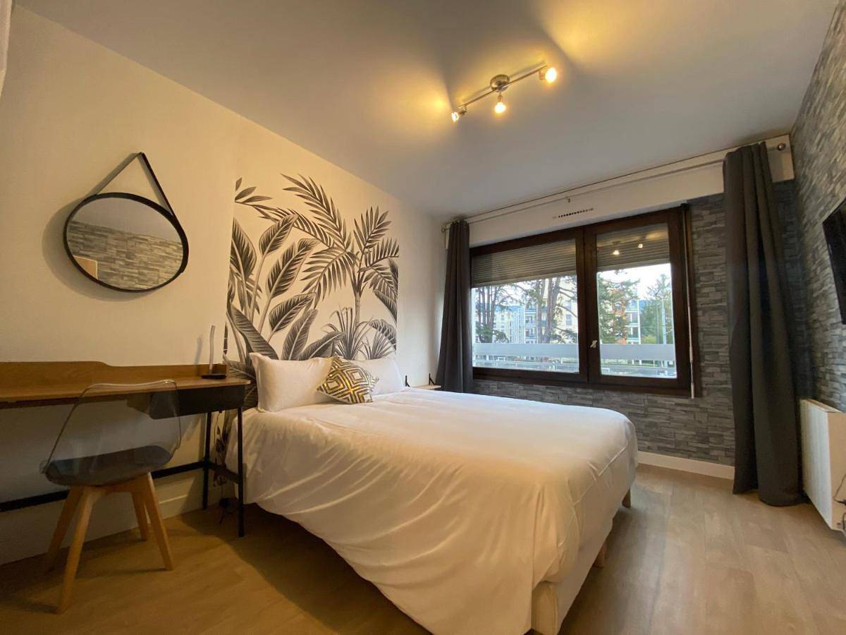 Appartement entier, Studio with Balcony in Saint-Julien-en-Genevois, Région de Saint-Julien-en-Genevois