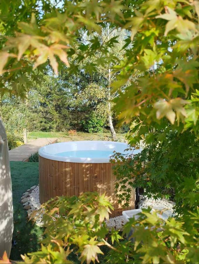 Tente pour 2 personnes, avec jardin ainsi que jacuzzi et terrasse en Moselle - 2