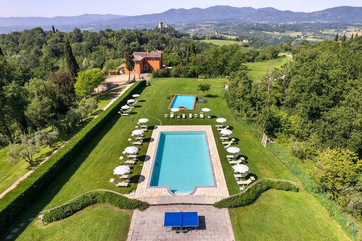 Appartement entier, Tour sur trois niveaux avec piscine in Reggello, Valdarno