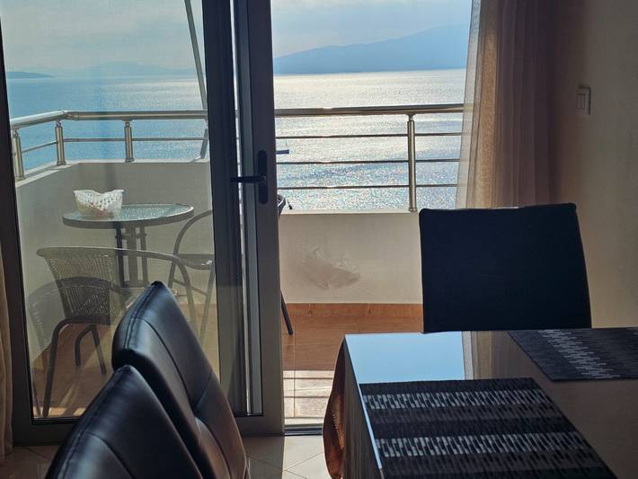 Ganze Ferienwohnung, Ferienwohnung für 5 Personen mit Meerblick in Sarandë, Vlorë