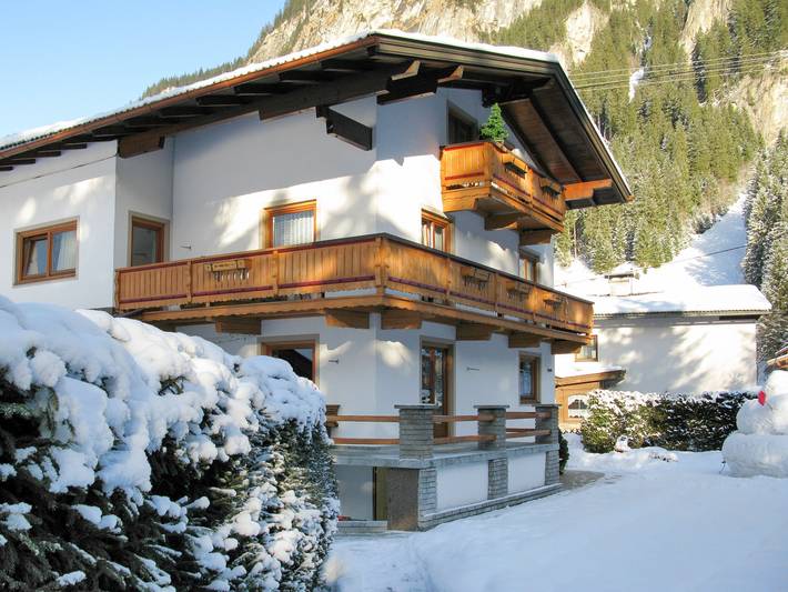 Ferienwohnung für 6 Personen, mit Balkon und Garten in Ginzling