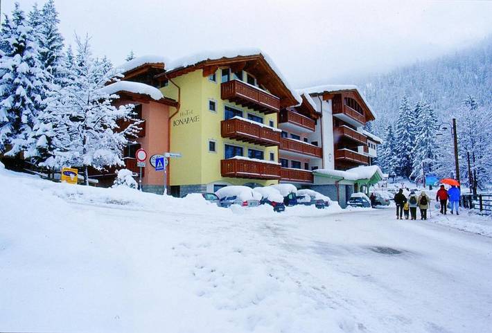 Hotel dla 8 osób, z sauna i jacuzzi oraz ogród i basen w Madonna di Campiglio