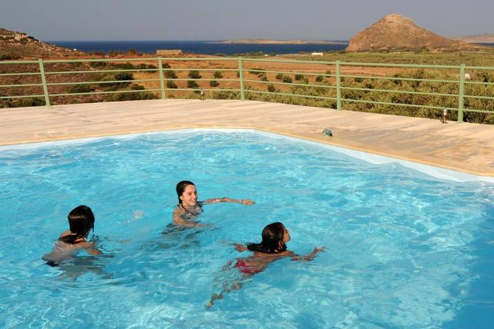 Location de vacances pour 5 personnes, avec Balcon et Terrasse ainsi que Jardin et Piscine dans Palekastron