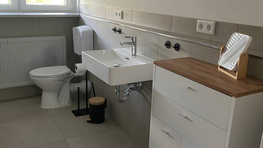 Ganze Wohnung, Moderne Ferienwohnung mit Balkon Nähe Nürnberg - ideal für Familien, Geschäftsreisende & Messegäste in Heroldsberg, Frankenalb
