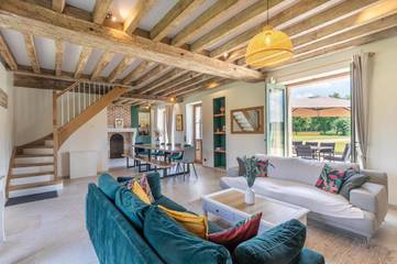 Gîte pour 14 personnes, avec jardin et vue à Chémery