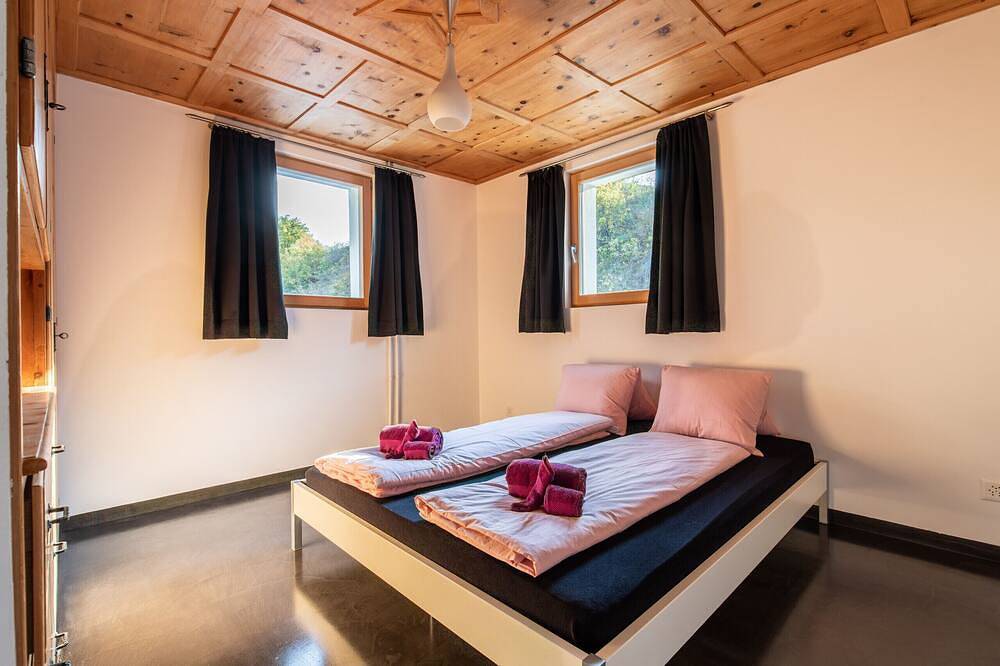 Ganze Wohnung, Chasa Sampuoir: Hüttenfeeling und modern in der 4.5-Zimmer-Maisonette-Wohnung in Ardez, Unterengadin