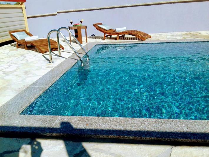 Ferienwohnung für 6 Personen, mit Garten und Ausblick sowie Seeblick und Pool