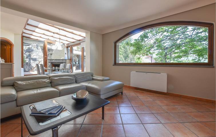 Apartamento con vistas al mar, piscina y terraza in Zafferana Etnea, Etna