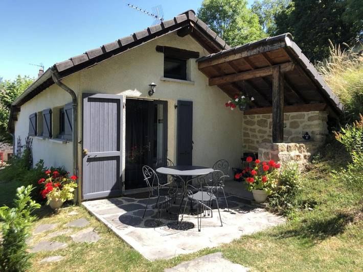 Location de vacances pour 4 personnes, avec jardin ainsi que piscine et vue à Rosières