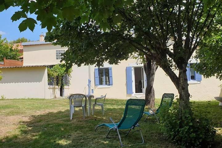 Location de vacances pour 4 personnes, avec jardin et terrasse à Aubeterre-sur-Dronne - 4