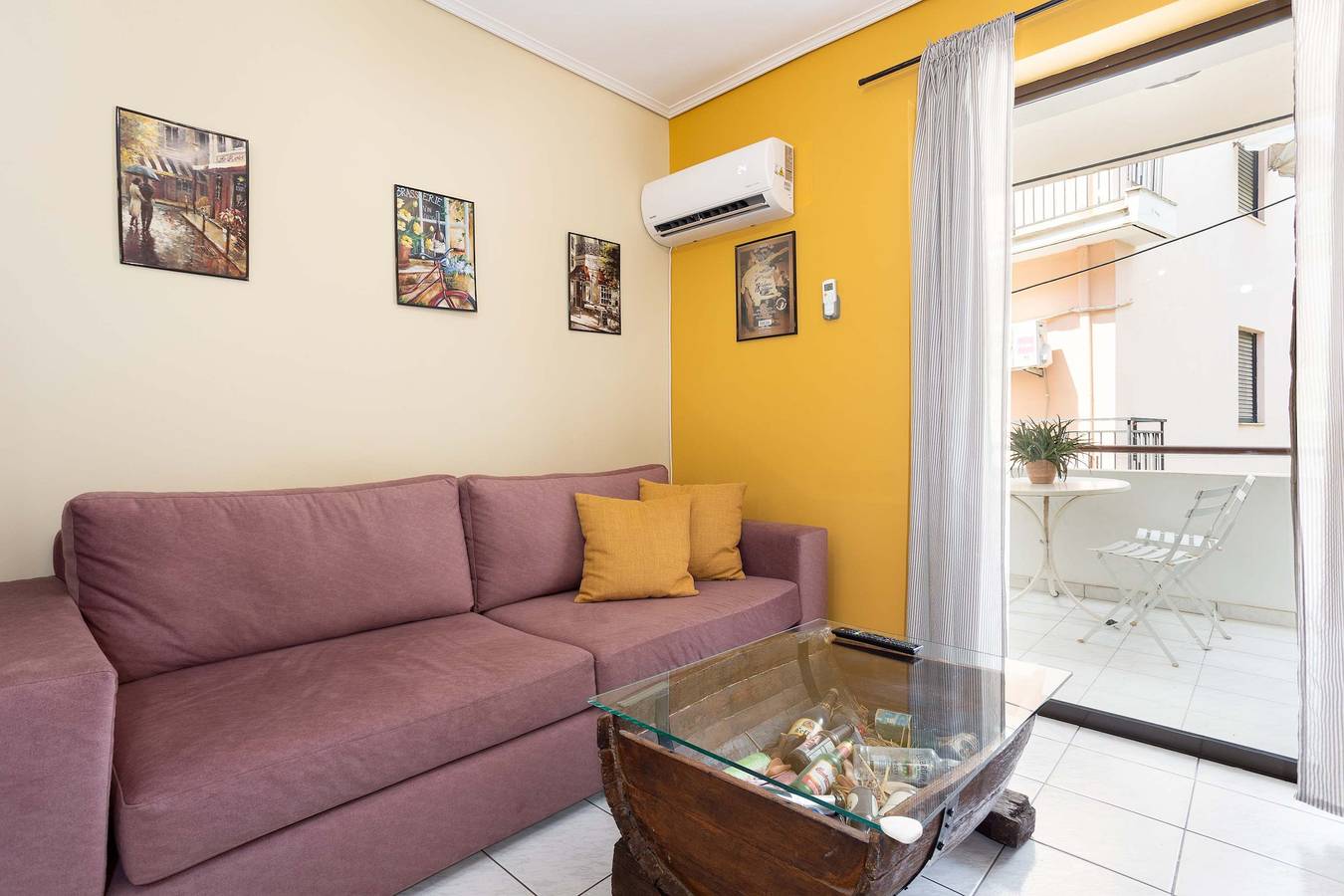 Ganze Wohnung, Ferienwohnung für 4 Personen mit Balkon/Terrasse in Kalamata, Messenien