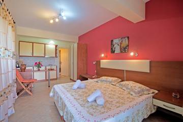 Vacation Rental for 2 Guests in Corfu, Greece, Picture 4