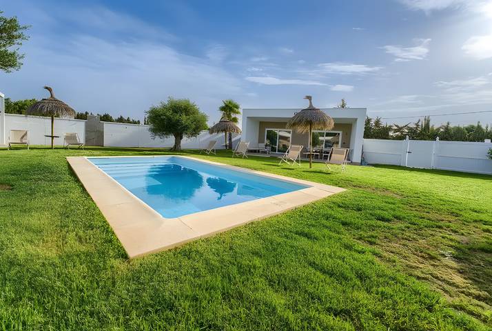 Monolocale intero, "Studio Preciosa" con piscina in comune, Wi-Fi e aria condizionata in Chiclana de la Frontera, Costa de la Luz