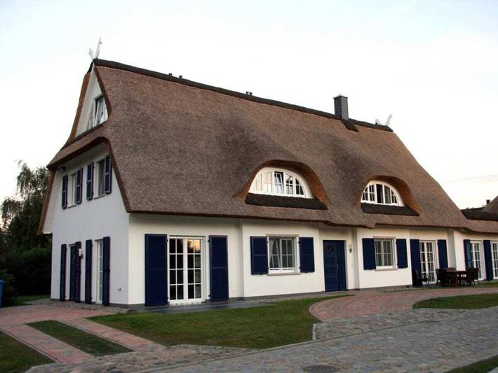 Ferienhaus für 10 Personen, mit Pool und Garten sowie Sauna in Groß Schwansee